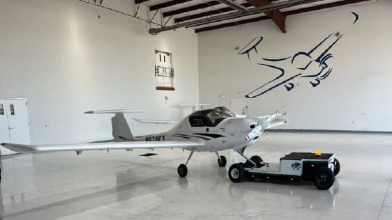 The old etug v2.0 pulling a Diamond DA20
